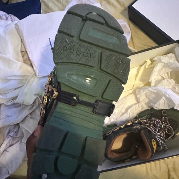 It’s authentic Gucci flashtreck used like new with original box and dust bag - Picture 3 of 8